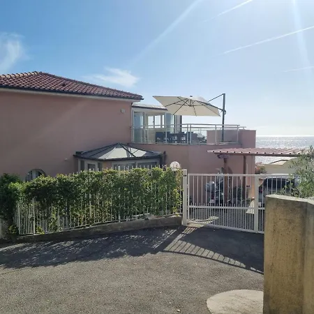 Dernier Etage D'une Maison Ubytování v soukromí