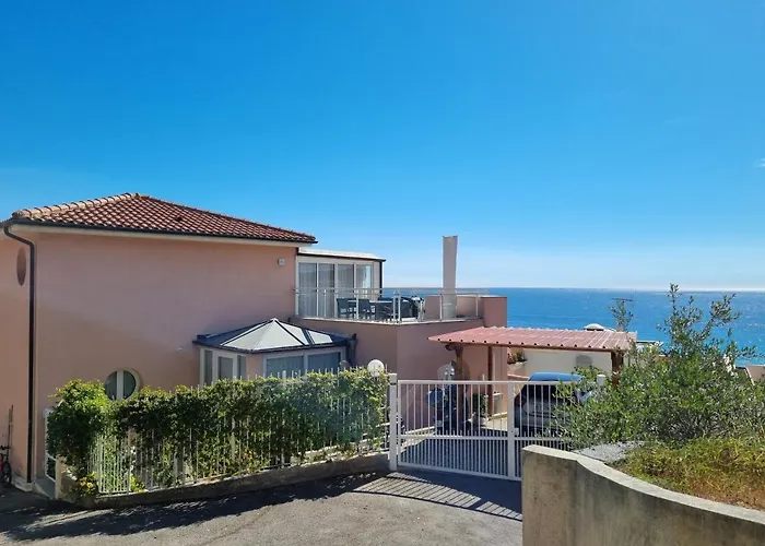 Dernier Etage D'une Maison منزل للإقامة